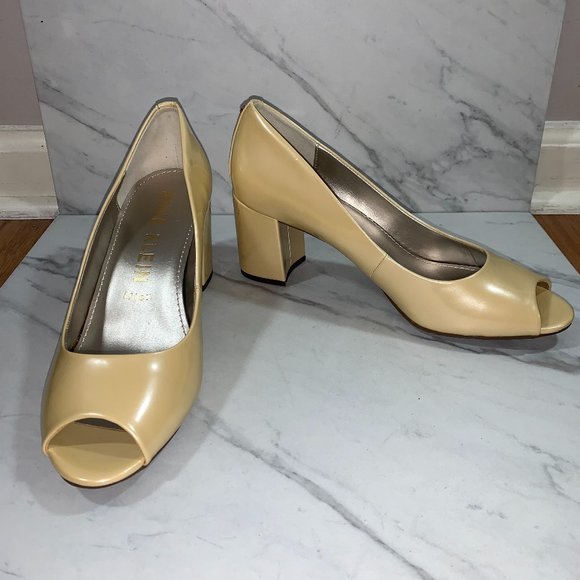 NWOT ANN KLEIN Pearlized lButtercup Low Heels - Picture 1 of 7